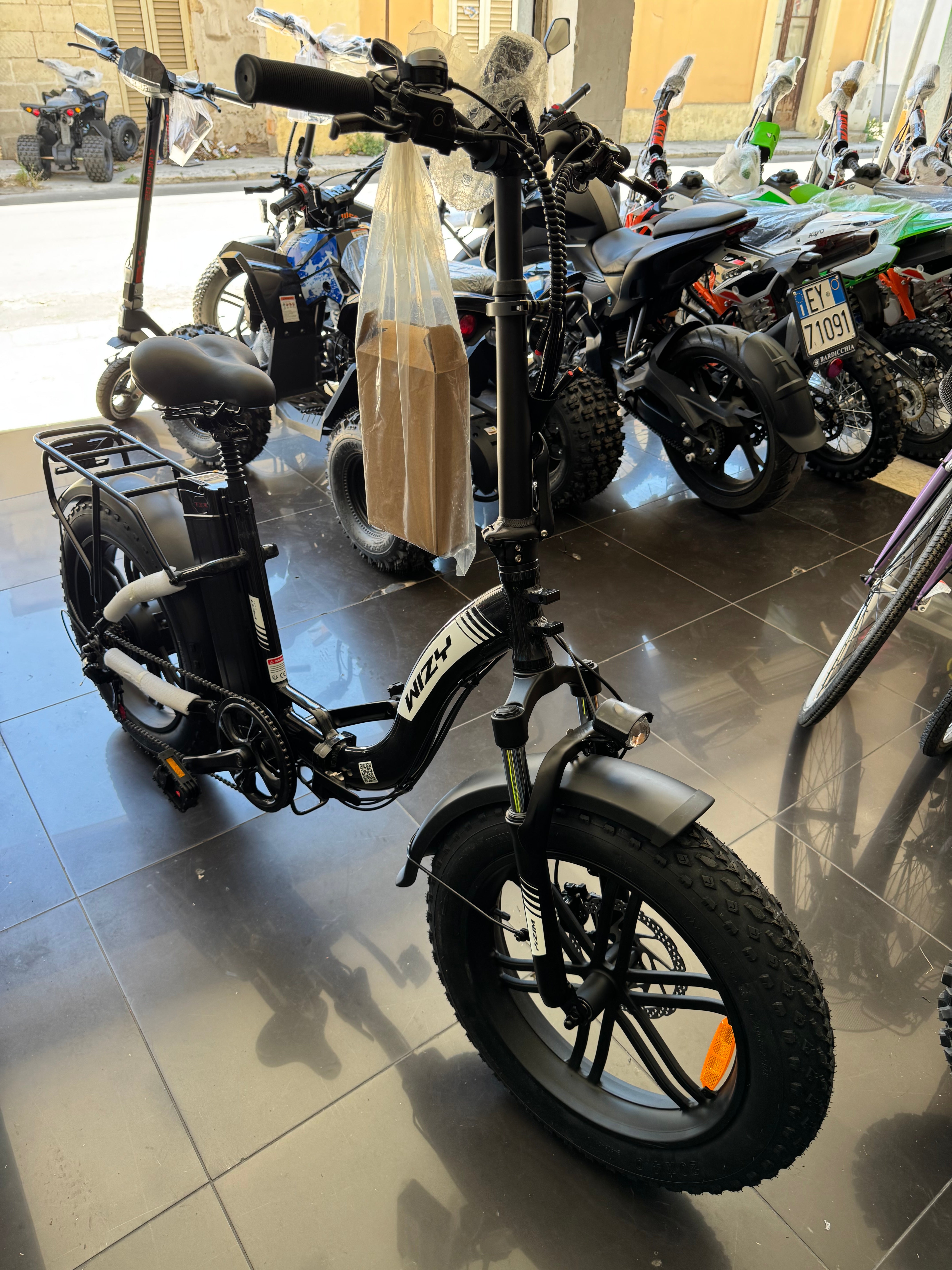 E-Bike Wizy A10 - Motore 250W - Batteria 48V 15,6Ah - Freni Idraulici